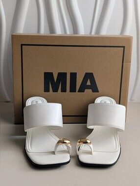 NWT MIA White Square Toe Toe Loop Block Heel Sandals Size 8 MSRP $79.99